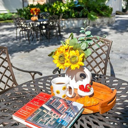 Charming 2BR on Carondelet by Hosteeva Appartement New Orleans Buitenkant foto