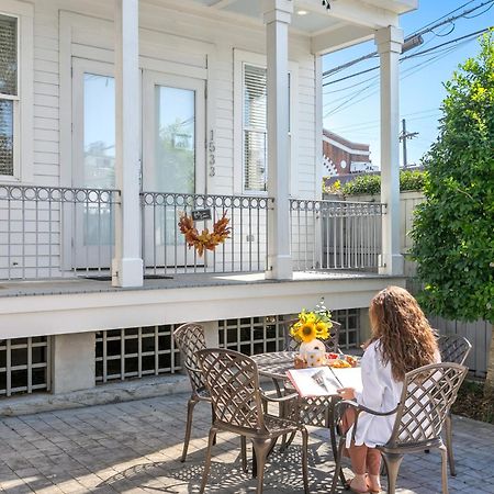 Charming 2BR on Carondelet by Hosteeva Appartement New Orleans Buitenkant foto