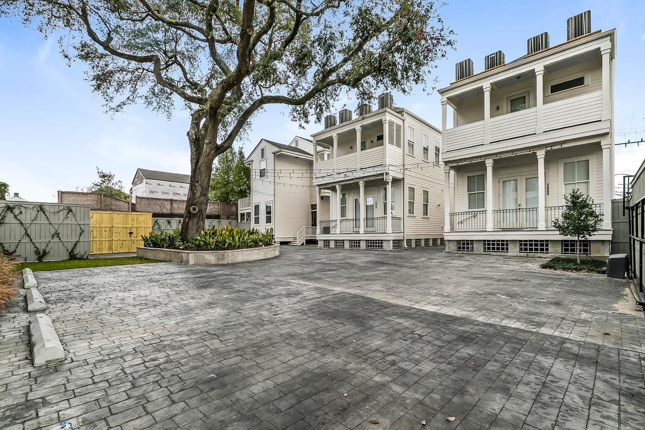 Charming 2BR on Carondelet by Hosteeva Appartement New Orleans Buitenkant foto