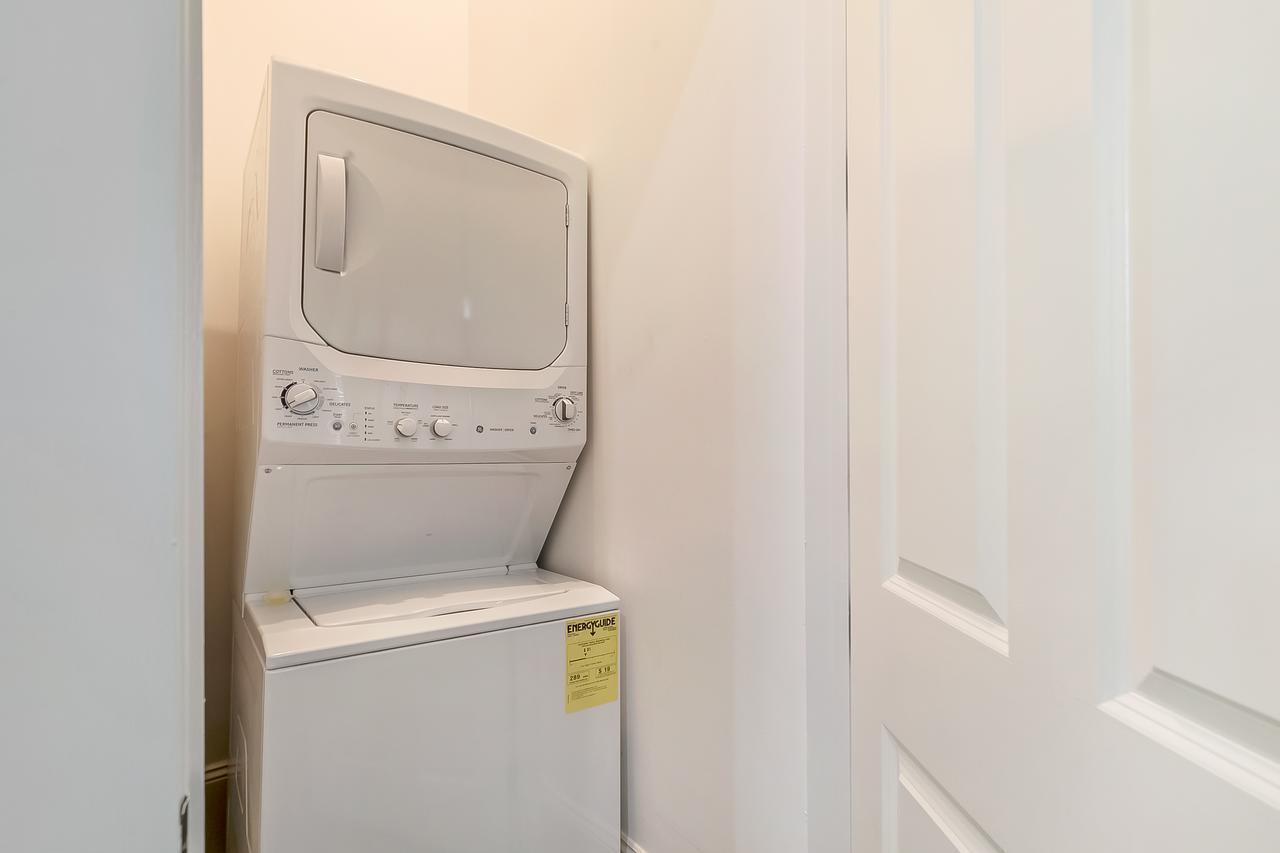 Charming 2BR on Carondelet by Hosteeva Appartement New Orleans Buitenkant foto