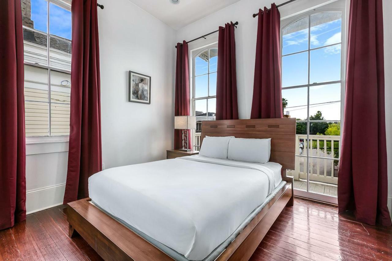 Charming 2BR on Carondelet by Hosteeva Appartement New Orleans Buitenkant foto
